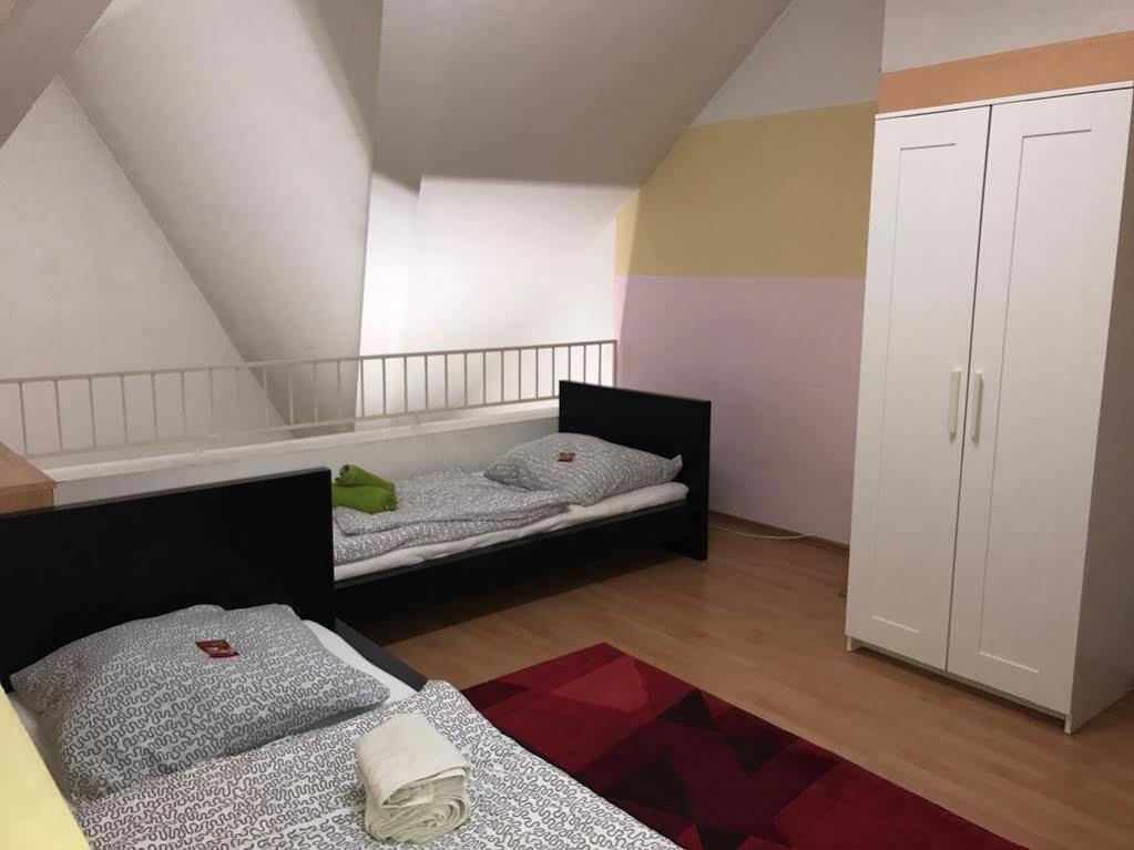 A&S Ferienwohnungen Roonstrasse Bonn Extérieur photo
